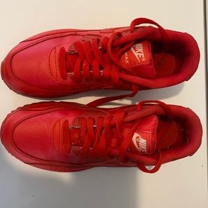 Kids Nike AirMax 90 athletic shoe. Size 6Y.